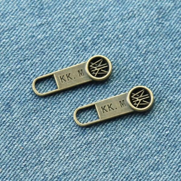 Fashion OEM design custom metal locking zipper pull